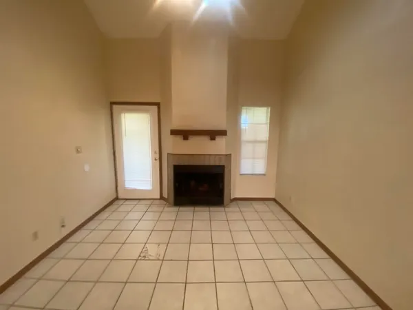 $1,395 | 1102 Greentree Court, Unit F, Tallahassee, FL 32304