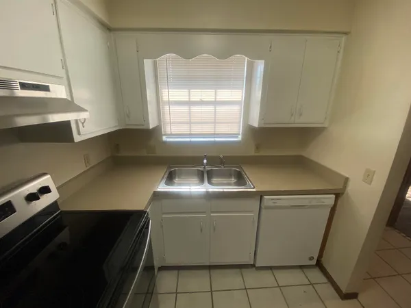 $1,395 | 1102 Greentree Court, Unit F, Tallahassee, FL 32304