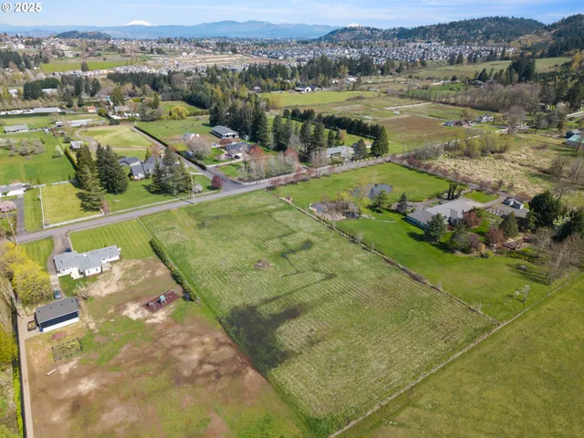 $675,000 | 18346 Southeast Cheldelin Road, Damascus, OR 97089