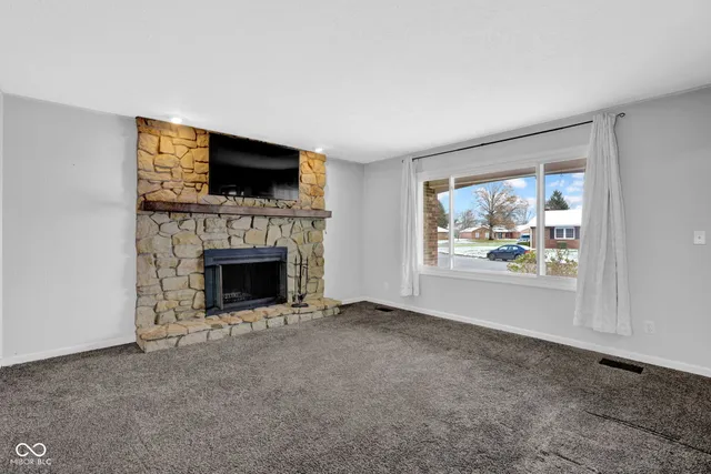 $369,900 | 595 Camelot Drive, Seymour, IN 47274