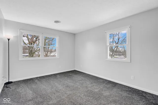 $369,900 | 595 Camelot Drive, Seymour, IN 47274