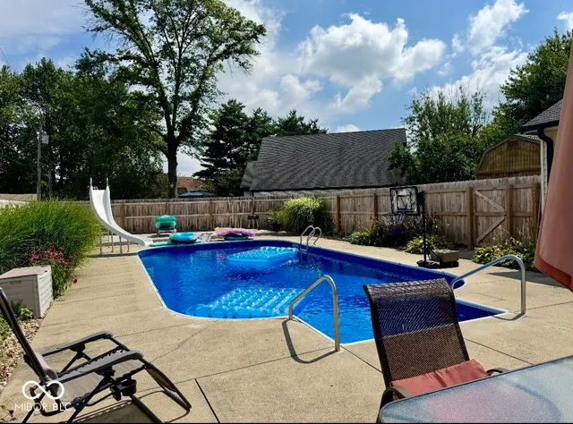 $369,900 | 595 Camelot Drive, Seymour, IN 47274