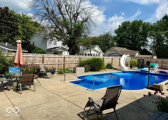 $369,900 | 595 Camelot Drive, Seymour, IN 47274