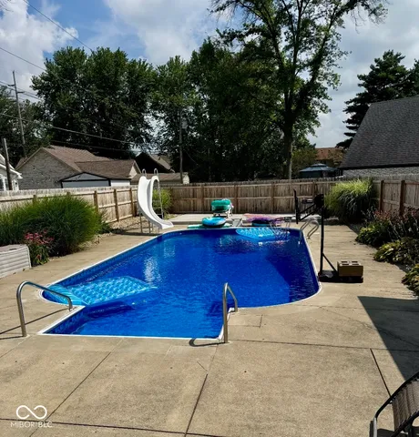 $369,900 | 595 Camelot Drive, Seymour, IN 47274