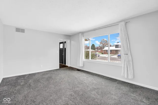 $369,900 | 595 Camelot Drive, Seymour, IN 47274