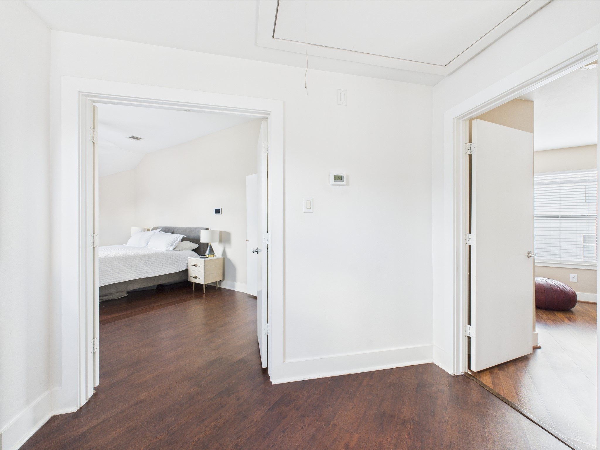 5810 Darling Street, Unit F Houston, TX 77007 - Photo 22 of 38 Third floor hallway