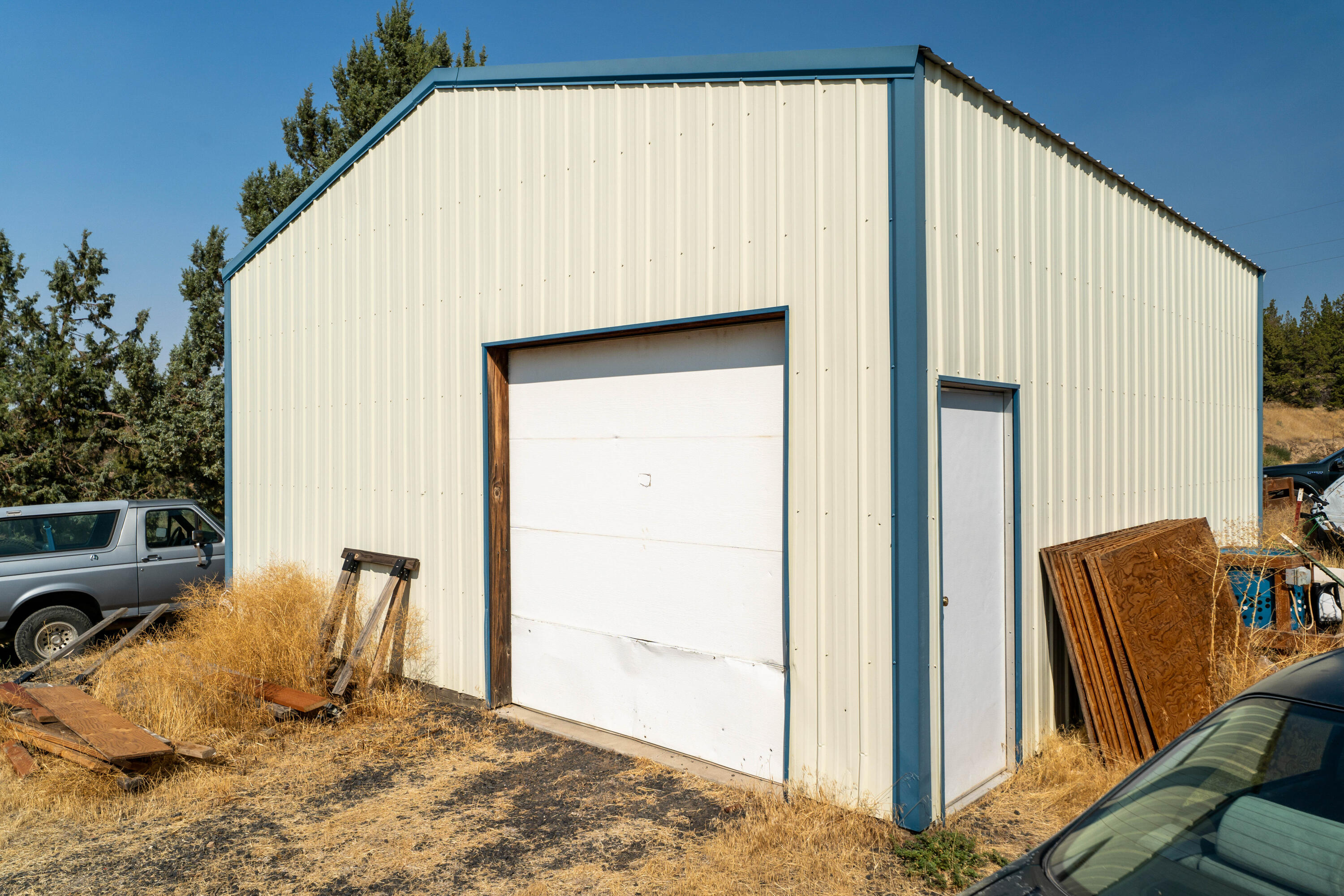 1925 Northeast Loucks Road Madras, OR 97741 - Photo 17 of 36 34-Exterior