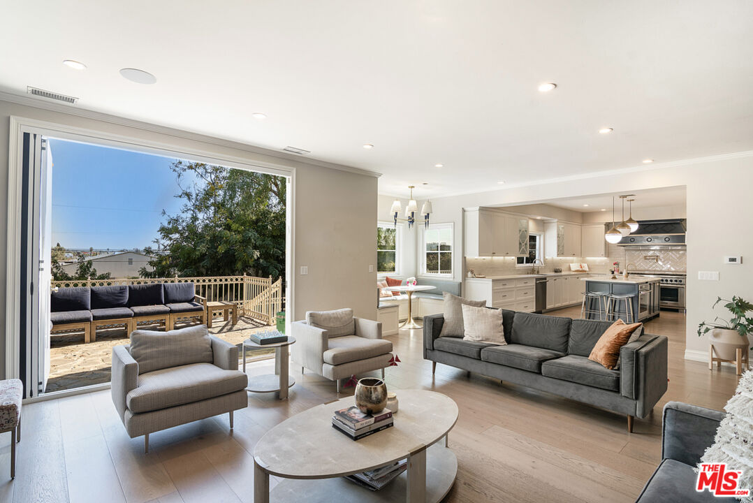 1942 Preuss Road Los Angeles, CA 90034 - Photo 8 of 45 Gallery Image 8
