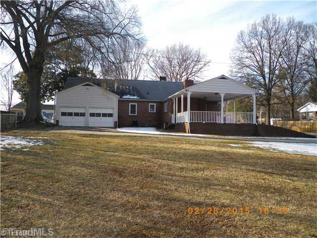 3372 Country Club Road Winston-Salem, NC 27104 - Photo 4 of 16 Exterior Back. Large, partially fenced backyard has dog run and garden space.