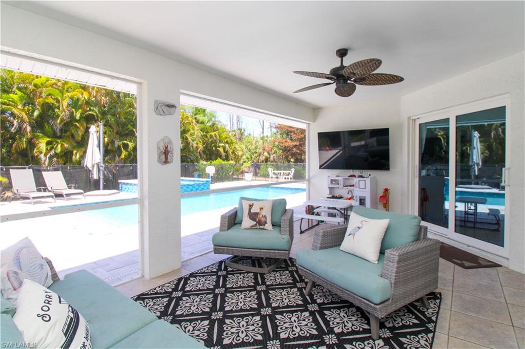 721 Logan Boulevard South Naples, FL 34119 - Photo 3 of 50