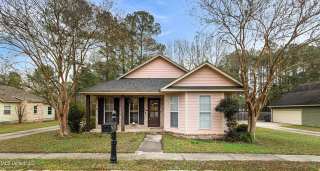 $229,500 | 14 Fleur De Lis, Hattiesburg, MS 39402