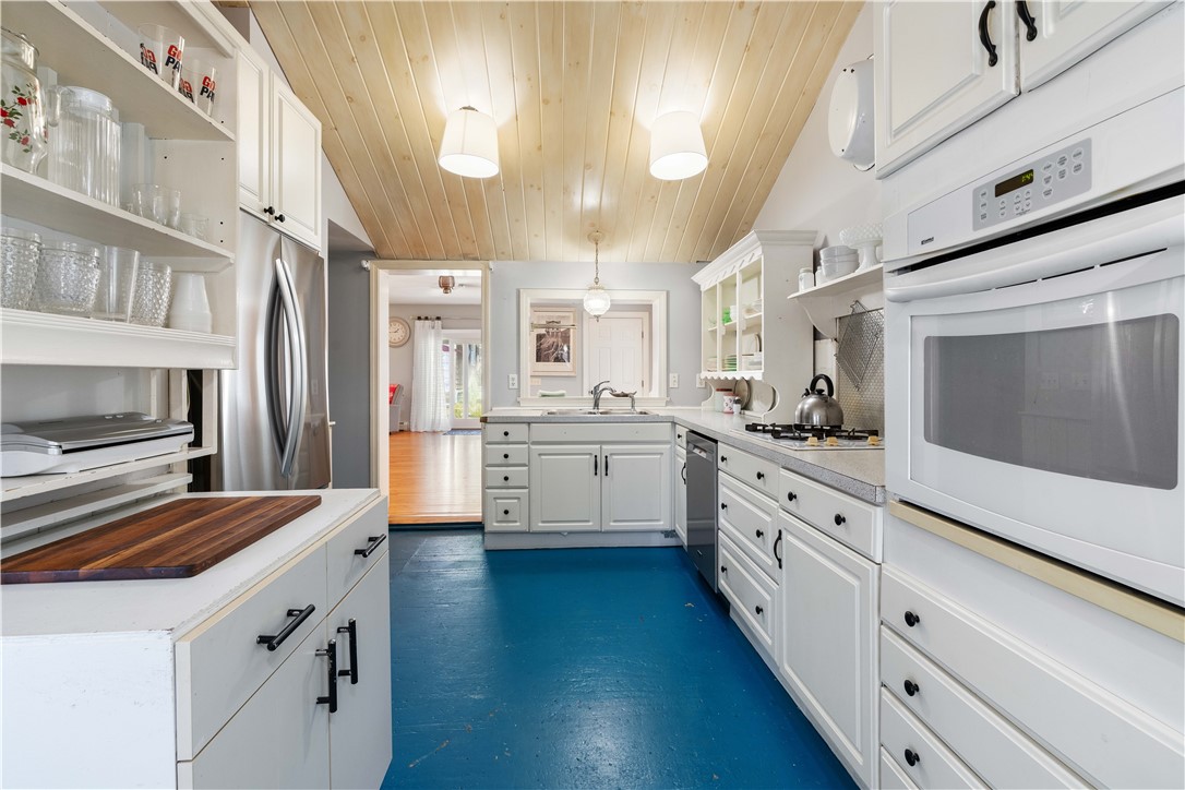 30 Loring Road Bristol, RI 02809 - Photo 7 of 32