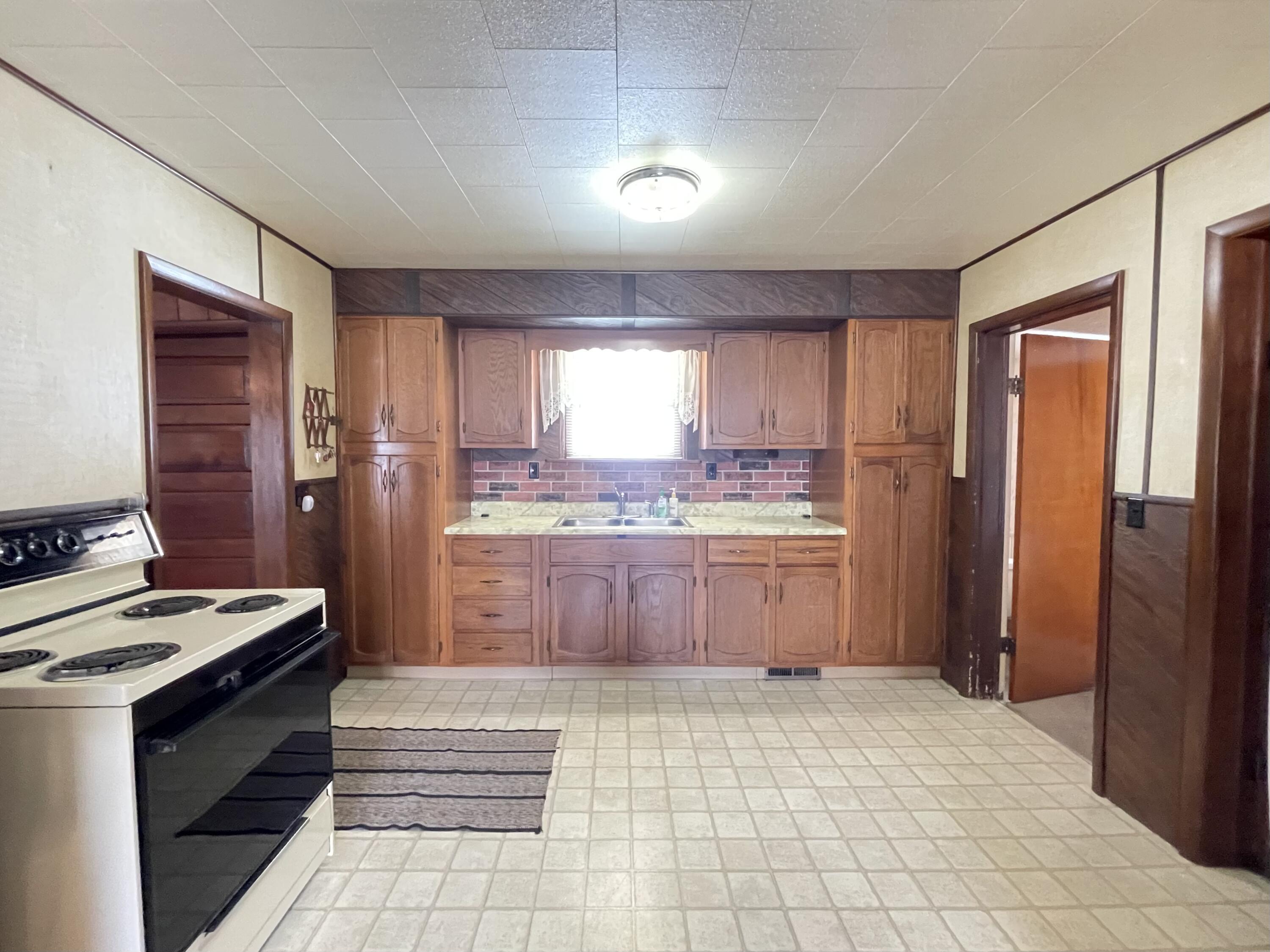 402 North State Line Road Union City, OH 45390 - Photo 6 of 29