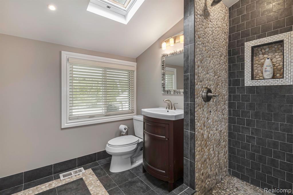 29746 Highmeadow Road Farmington Hills, MI 48334 - Photo 31 of 46