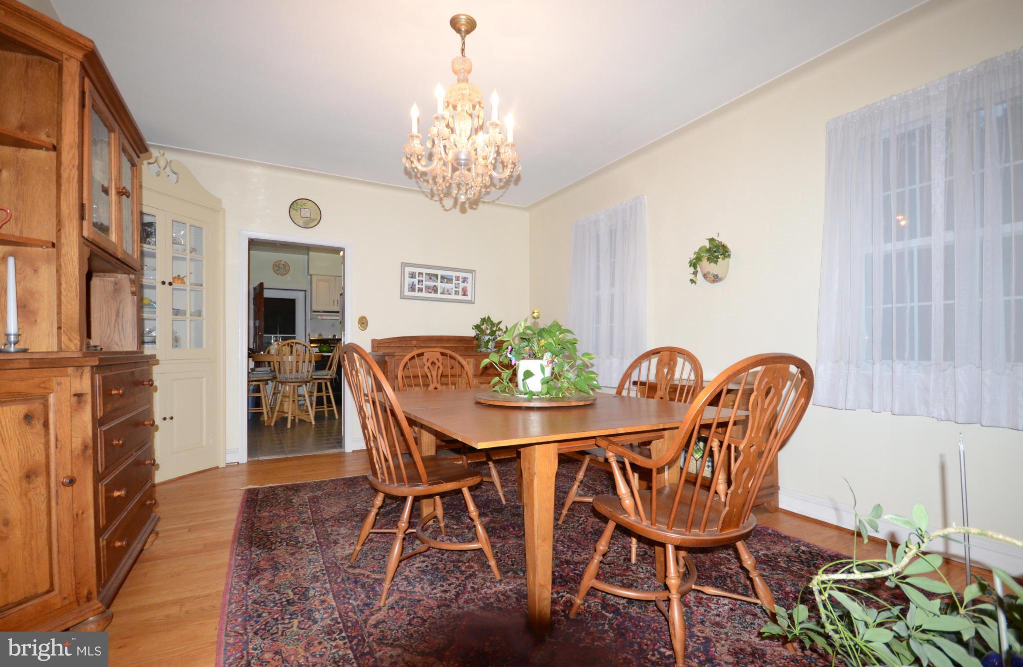 506 Stamford Road Baltimore, MD 21229 - Photo 12 of 23 Dining Room w/Built-in Cabinetd