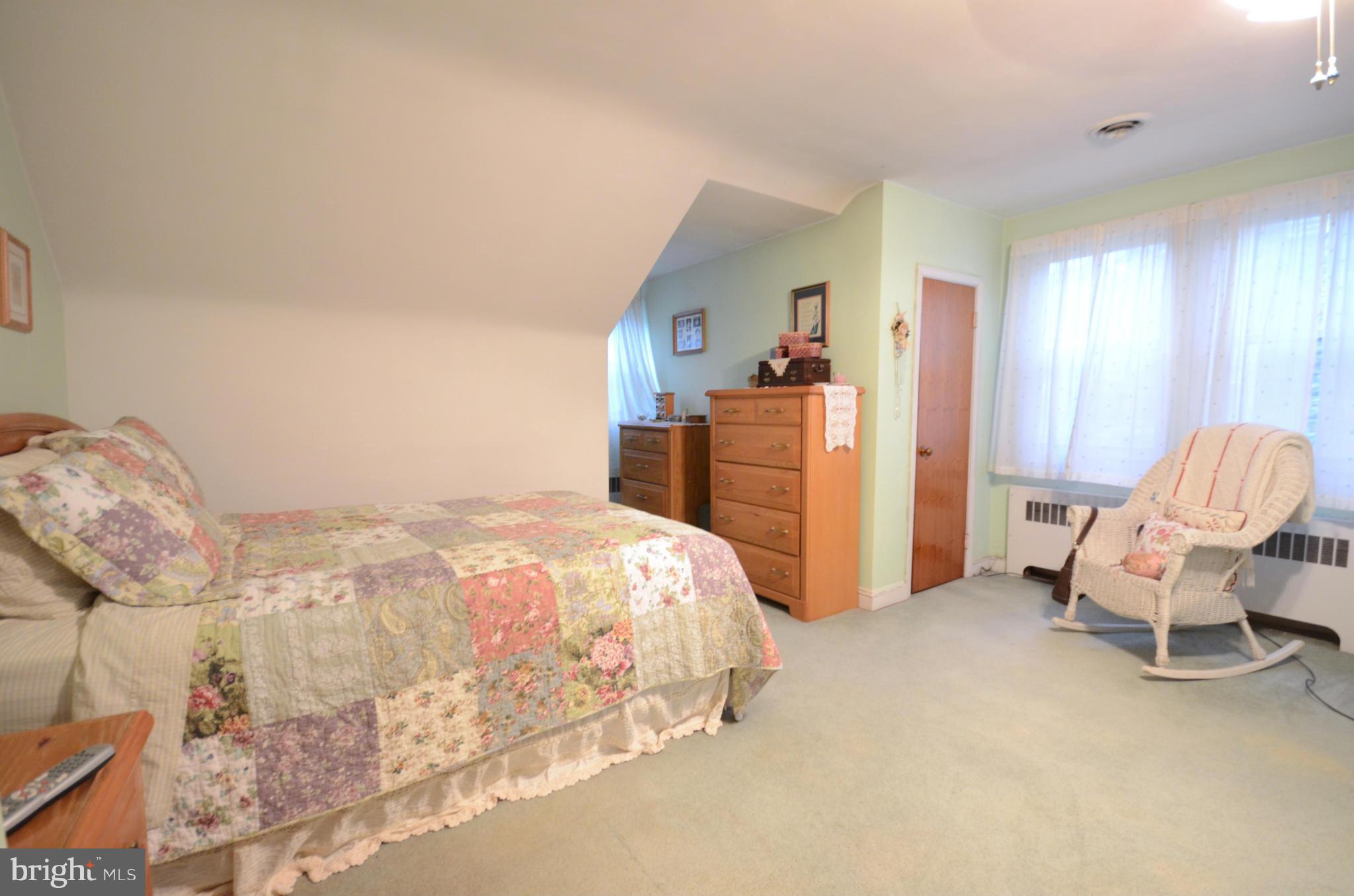 506 Stamford Road Baltimore, MD 21229 - Photo 13 of 23 Upper Level Bedroom