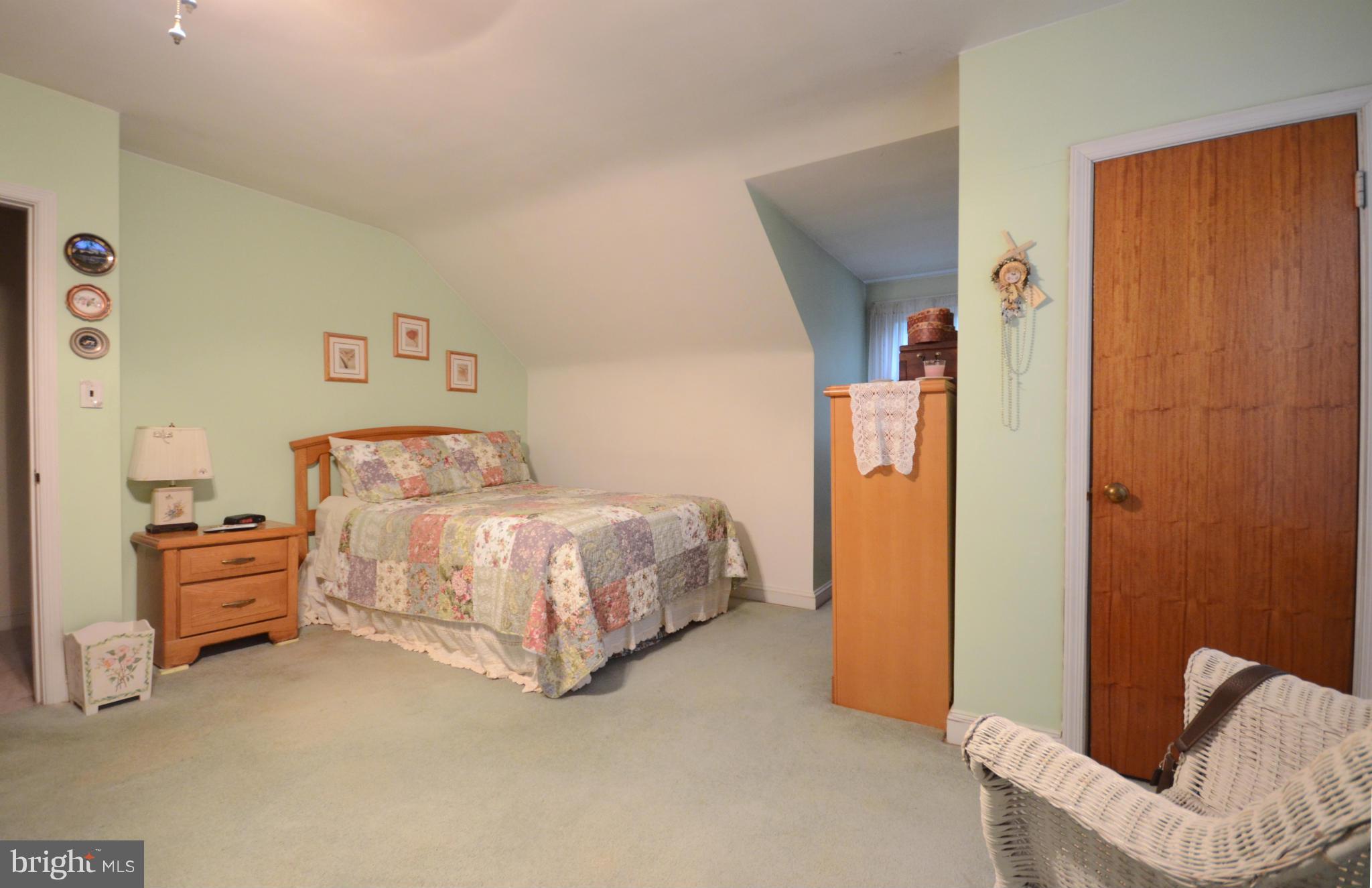 506 Stamford Road Baltimore, MD 21229 - Photo 14 of 23 Upper Level Bedroom