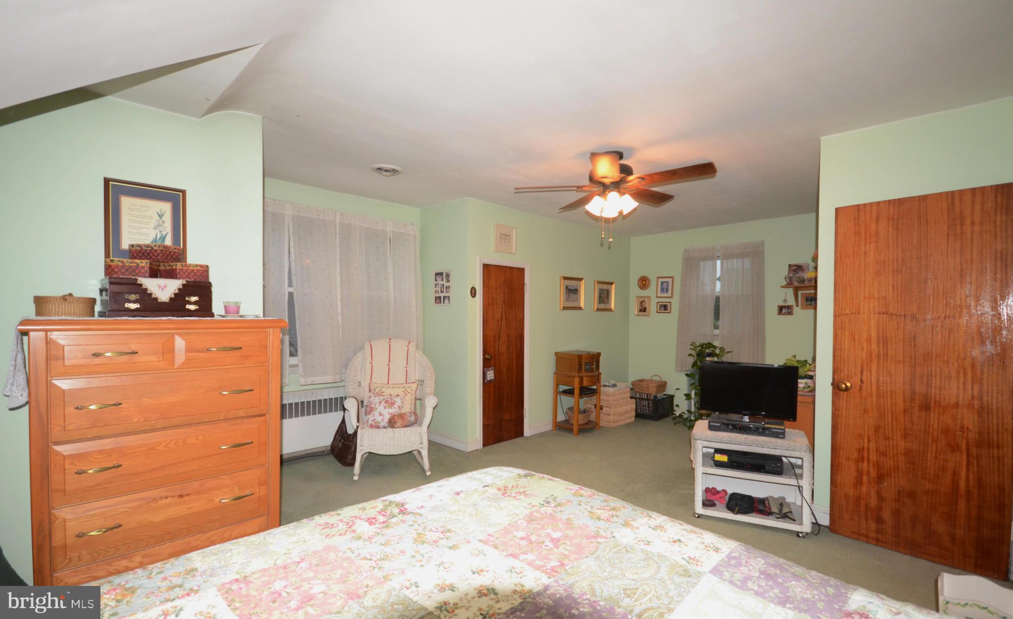506 Stamford Road Baltimore, MD 21229 - Photo 15 of 23 Upper Level Bedroom: wood under carpet
