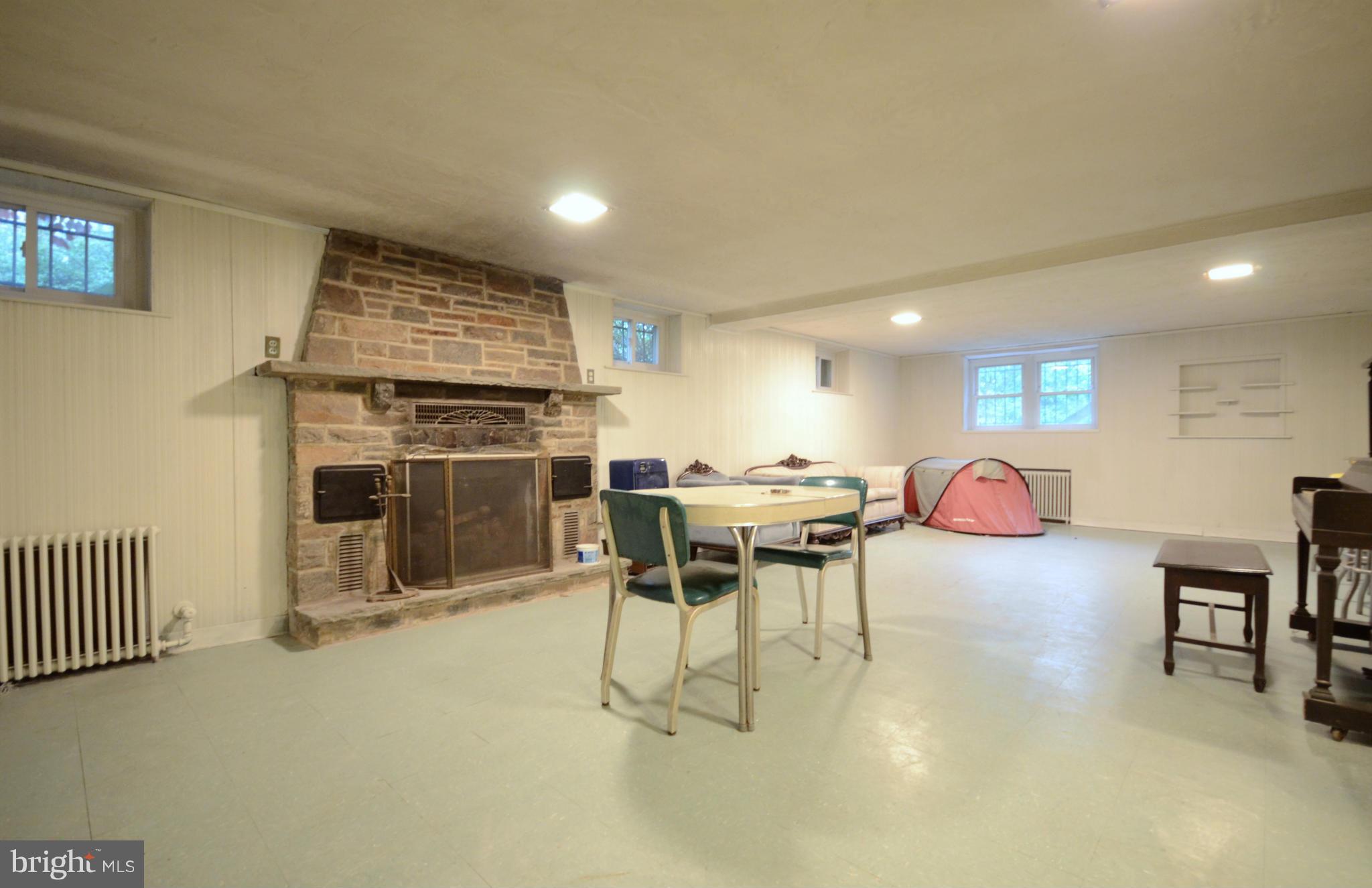 506 Stamford Road Baltimore, MD 21229 - Photo 20 of 23 Family Room w/ Wood Burning Fireplace