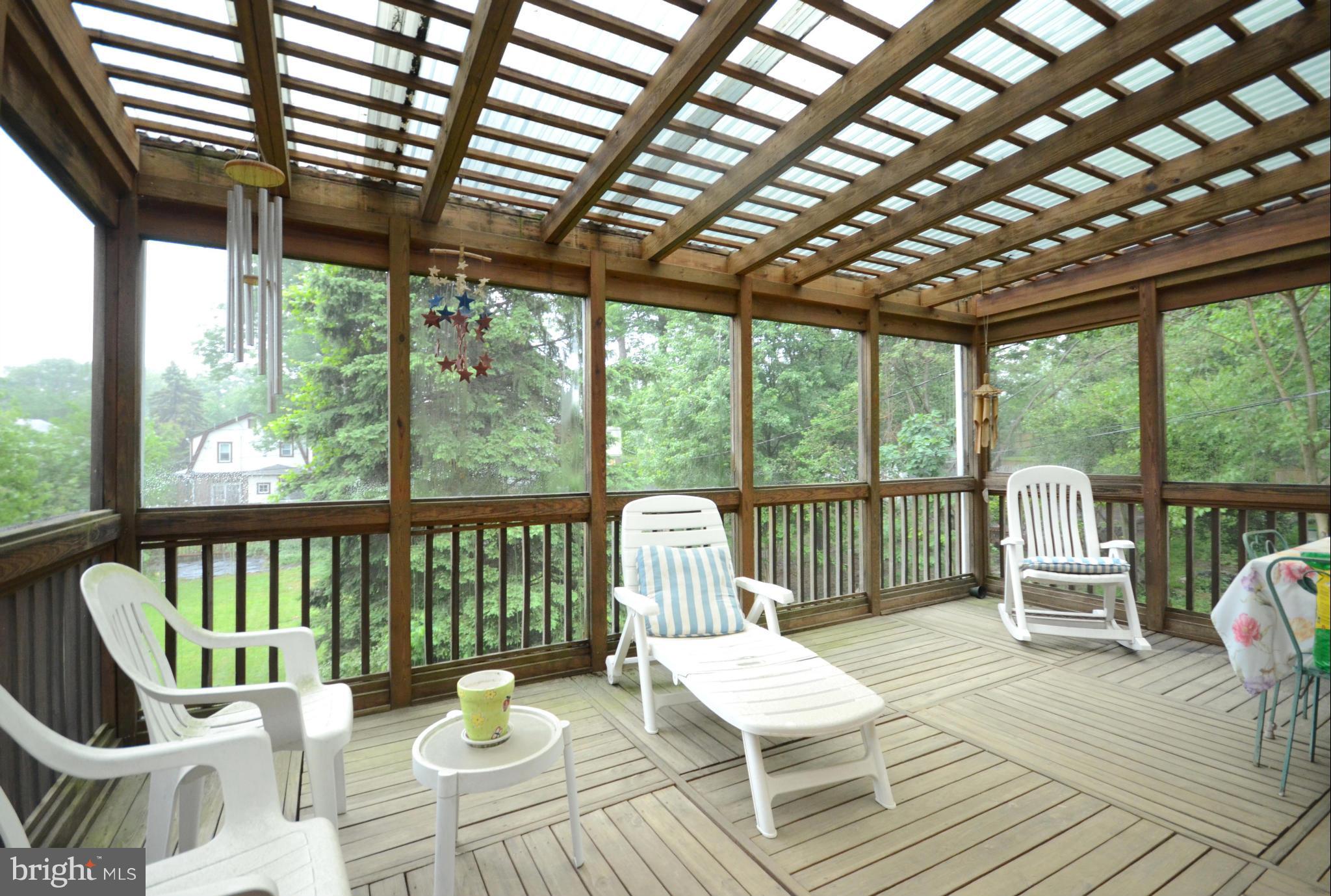 506 Stamford Road Baltimore, MD 21229 - Photo 21 of 23 Large Screened-In Deck