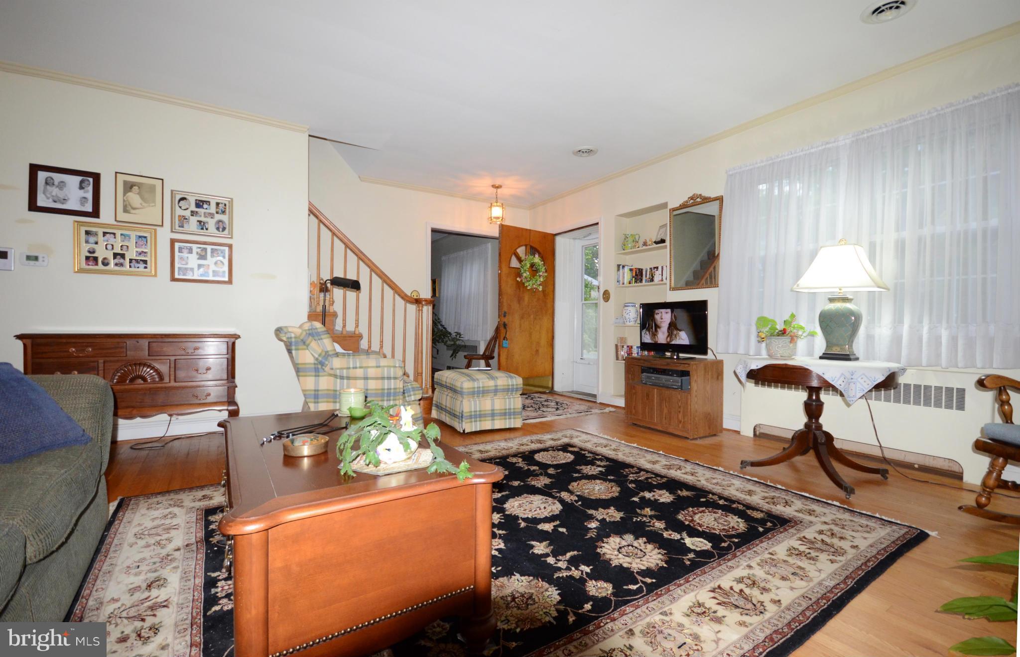 506 Stamford Road Baltimore, MD 21229 - Photo 3 of 23 Living Room w/ Wood Burning Fireplace