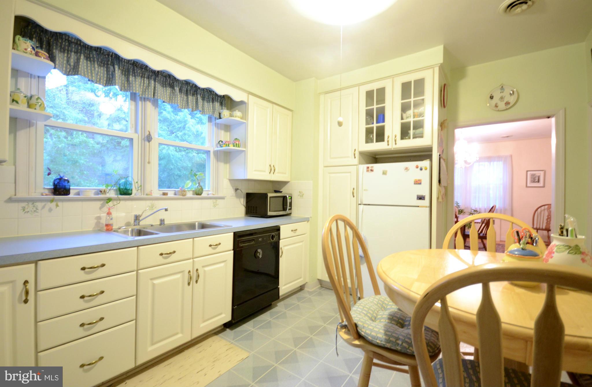 506 Stamford Road Baltimore, MD 21229 - Photo 6 of 23 Kitchen