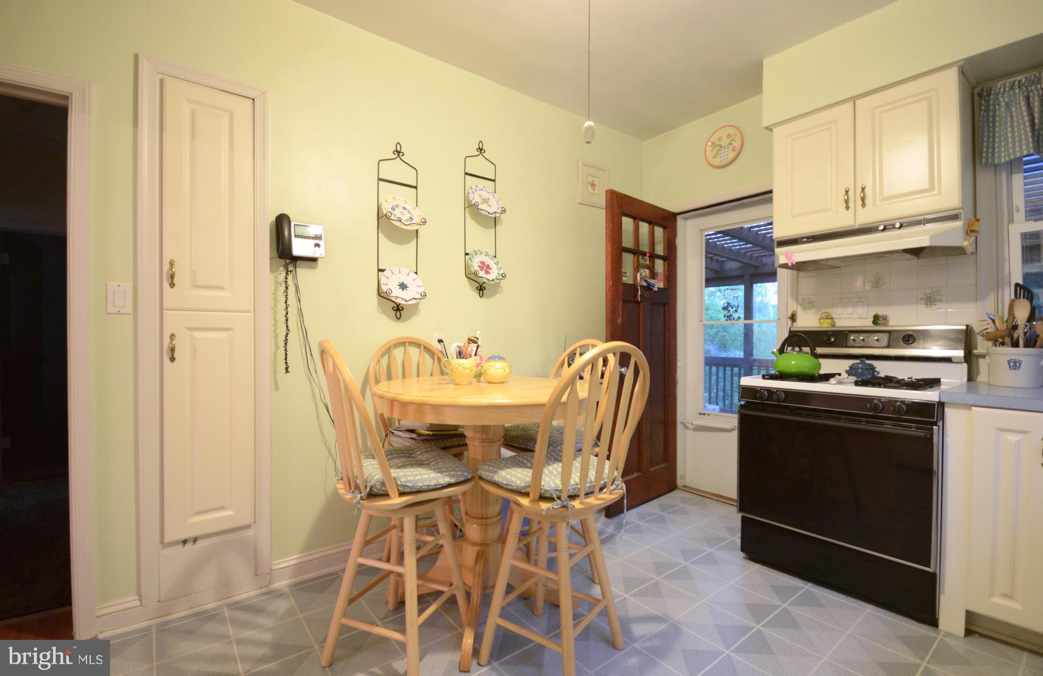506 Stamford Road Baltimore, MD 21229 - Photo 10 of 23 Kitchen