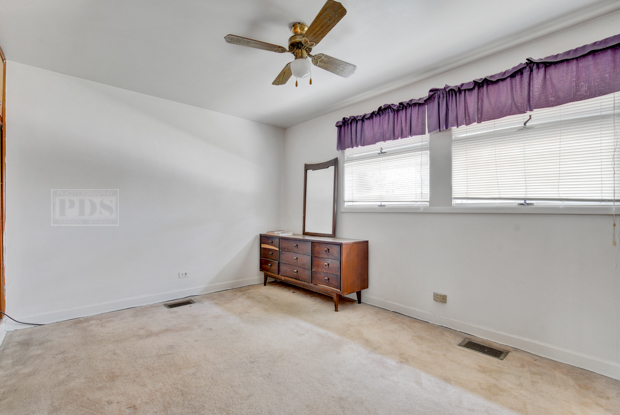 4346 Maple Avenue Brookfield, IL 60513 - Photo 12 of 18 an empty room with windows
