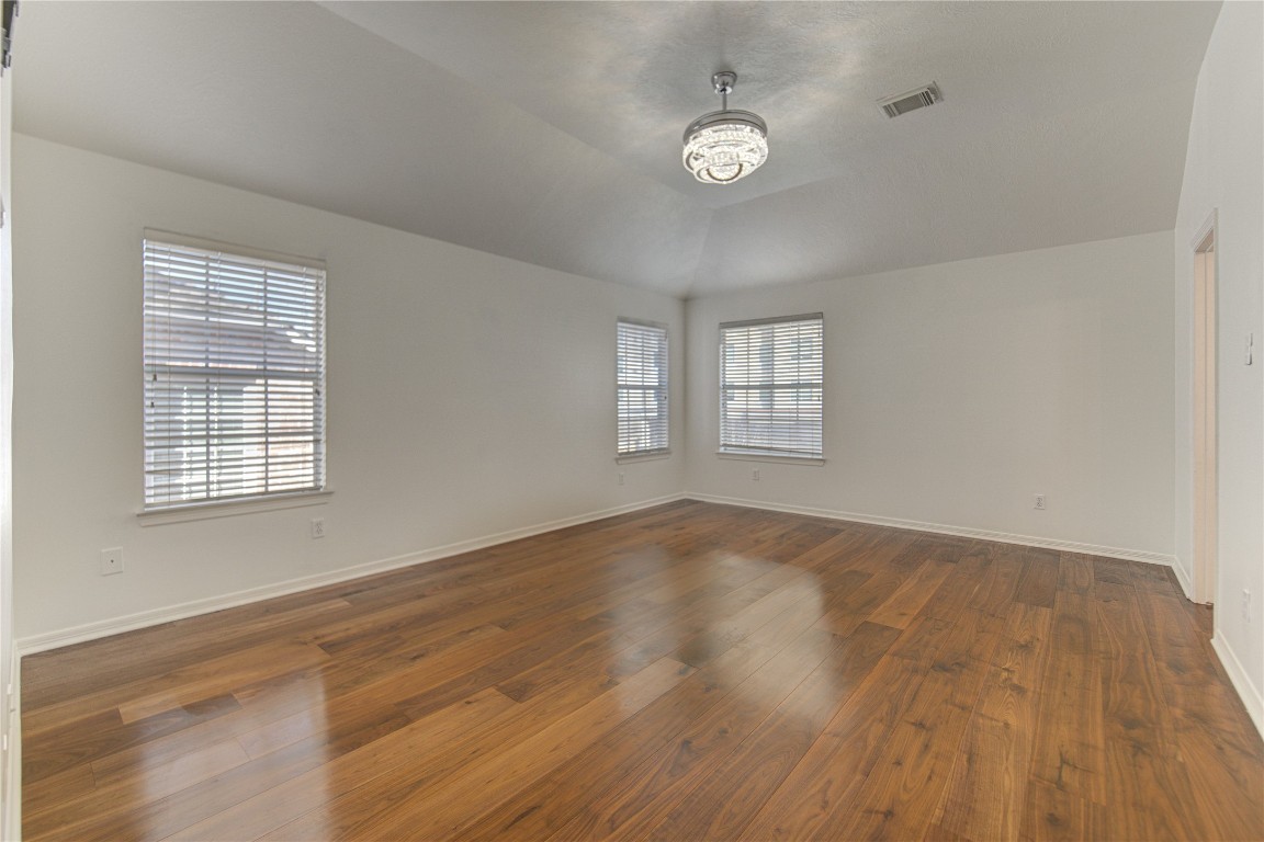 1115 Enclave Square East Houston, TX 77077 - Photo 24 of 42 master bedrrom, specuous window