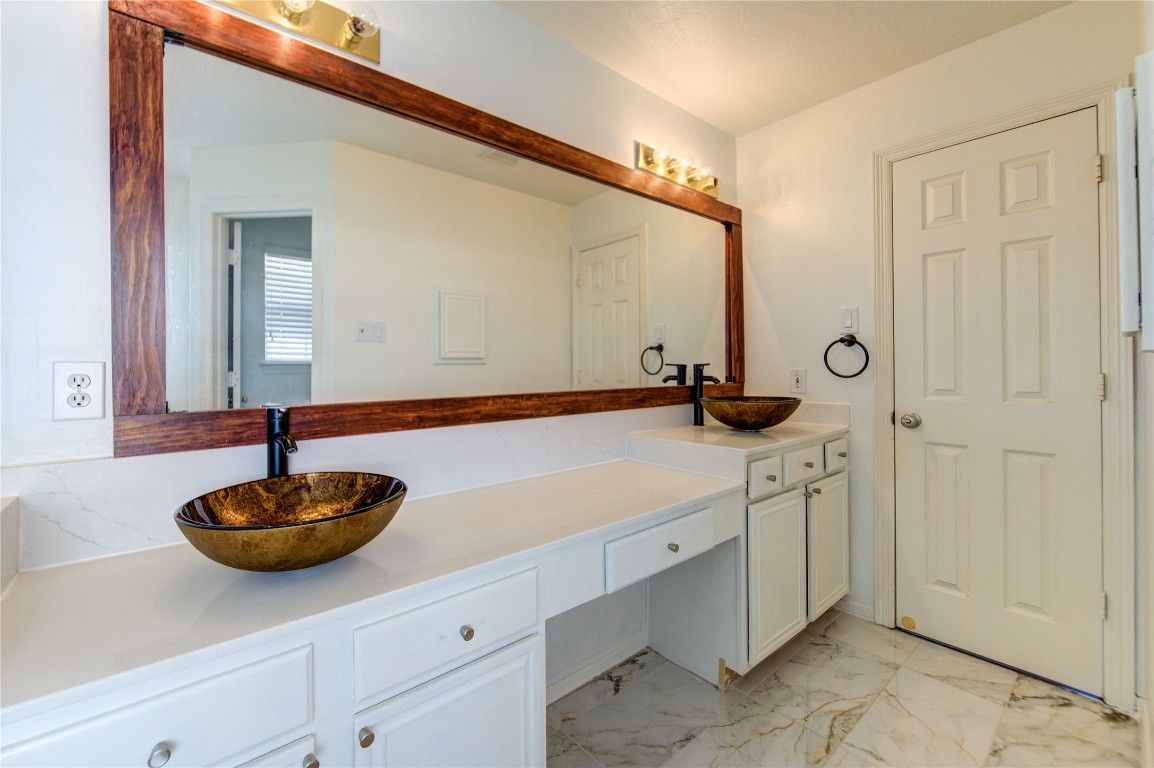 1115 Enclave Square East Houston, TX 77077 - Photo 27 of 42 master bathroom