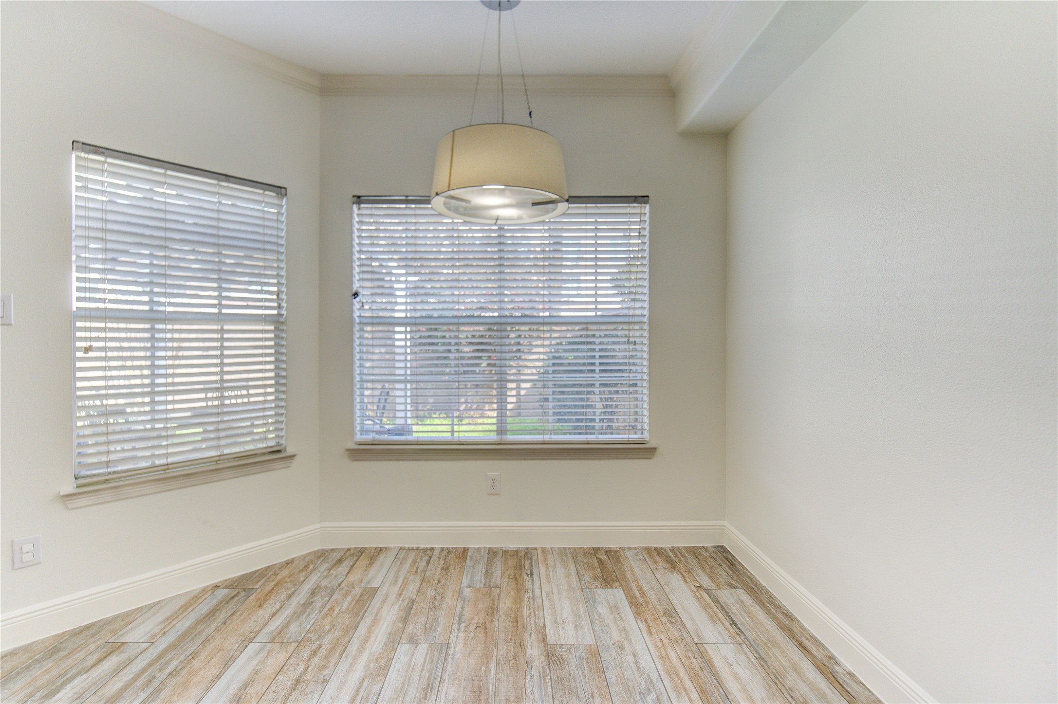 1115 Enclave Square East Houston, TX 77077 - Photo 10 of 42 Breakfast area
