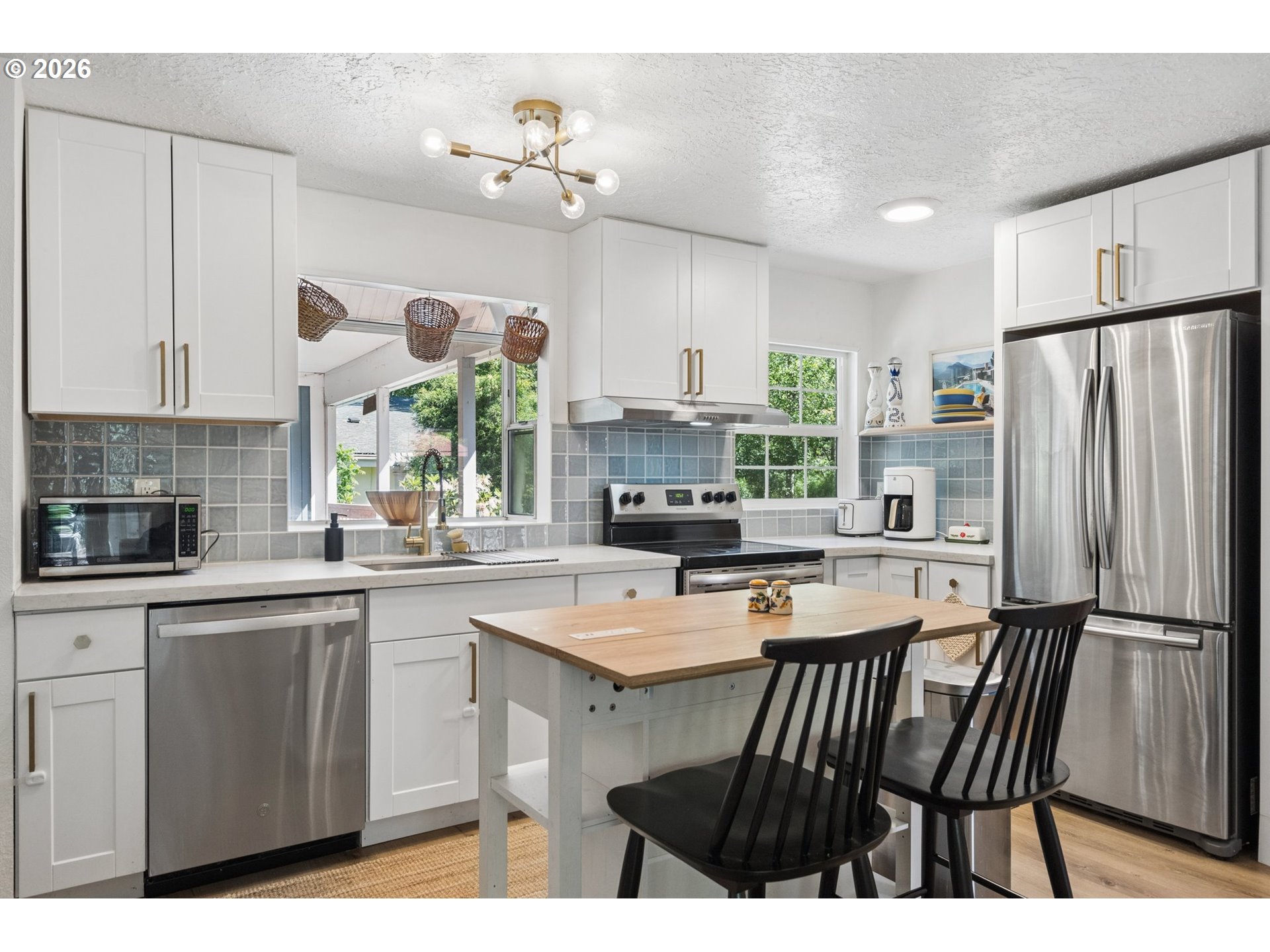 10835 Southwest 39th Avenue Portland, OR 97219 - Photo 14 of 43