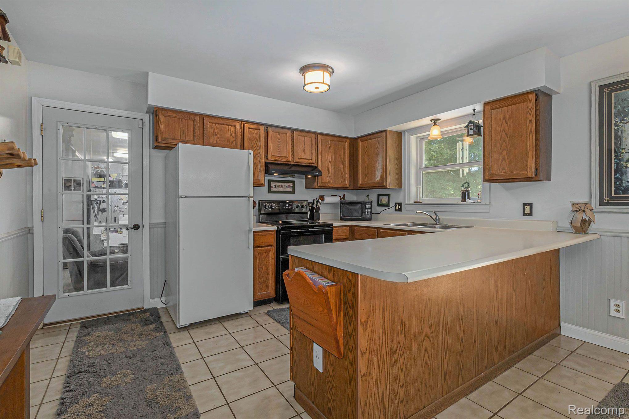 4190 Highland Road Highland, MI 48357 - Photo 4 of 27 Kit