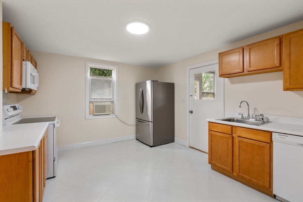 10 Frances Street, Unit 10 Newton, MA 02461 - Photo 5 of 16