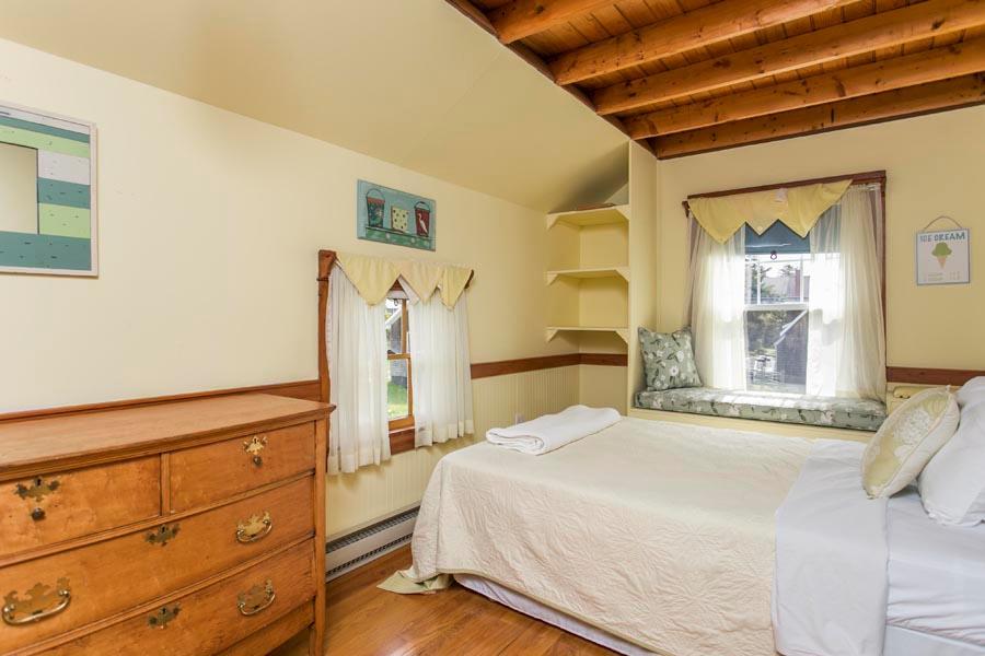 22 Spring Street East Boothbay, ME 04544 - Photo 24 of 27 Guest bedroom, with window seat,...
