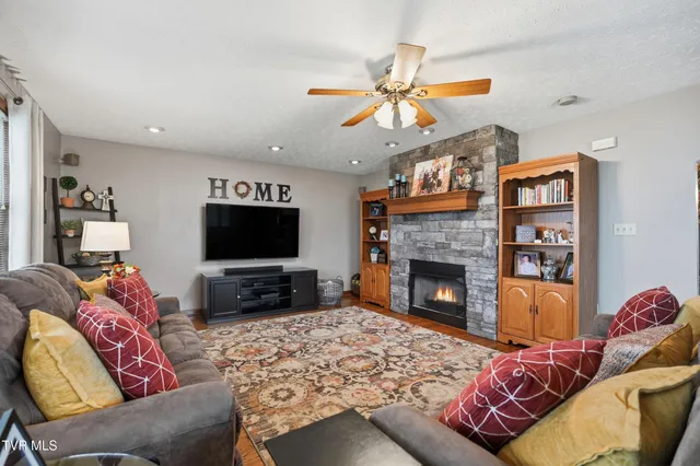 $475,000 | 4052 Purchase Ridge Road, Duffield, VA 24244