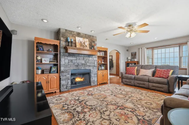 $475,000 | 4052 Purchase Ridge Road, Duffield, VA 24244