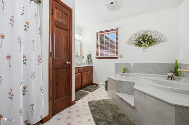 $475,000 | 4052 Purchase Ridge Road, Duffield, VA 24244