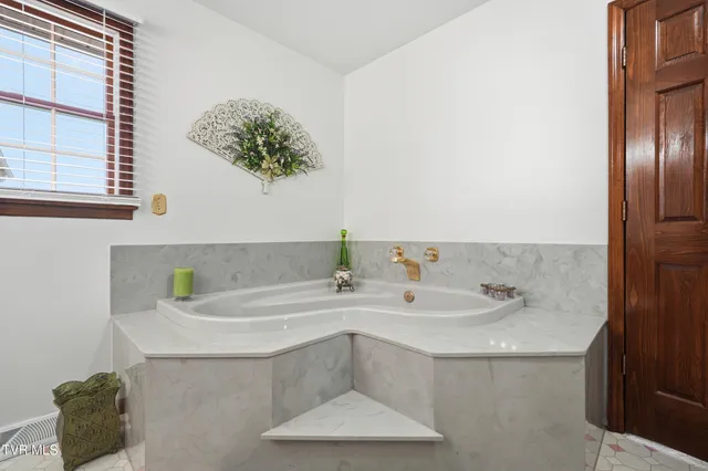 $475,000 | 4052 Purchase Ridge Road, Duffield, VA 24244