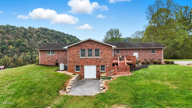$475,000 | 4052 Purchase Ridge Road, Duffield, VA 24244