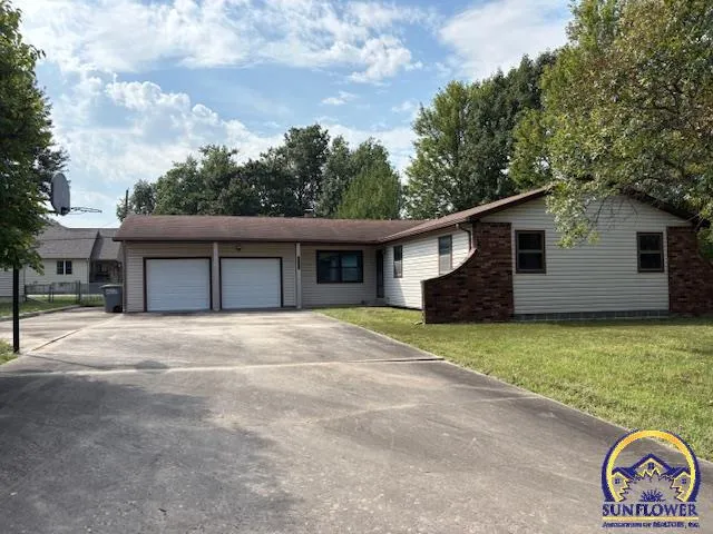 $239,900 | 2043 Schaeffer Way, Emporia, KS 66801
