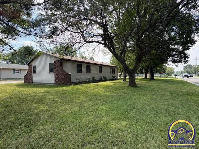 $239,900 | 2043 Schaeffer Way, Emporia, KS 66801