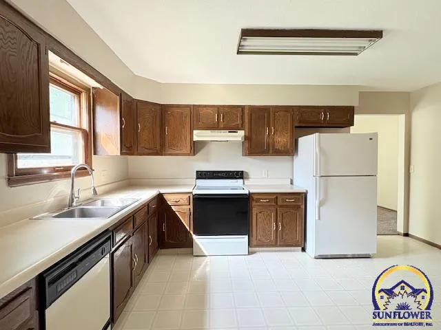 $239,900 | 2043 Schaeffer Way, Emporia, KS 66801