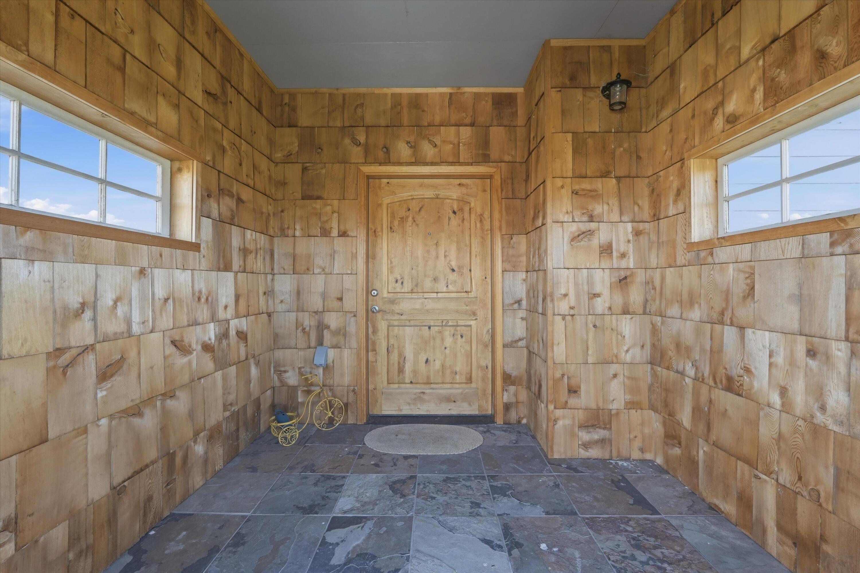 8905 Northwest Elizabeth Way Prineville, OR 97754 - Photo 4 of 45 Entry way
