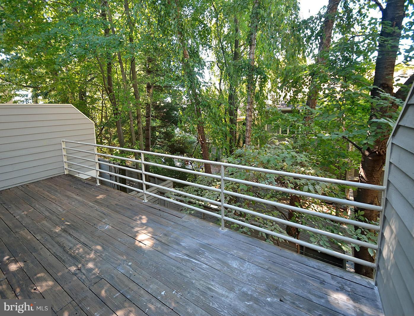 11114 Lakespray Way Reston, VA 20191 - Photo 14 of 24 Exterior (Rear)