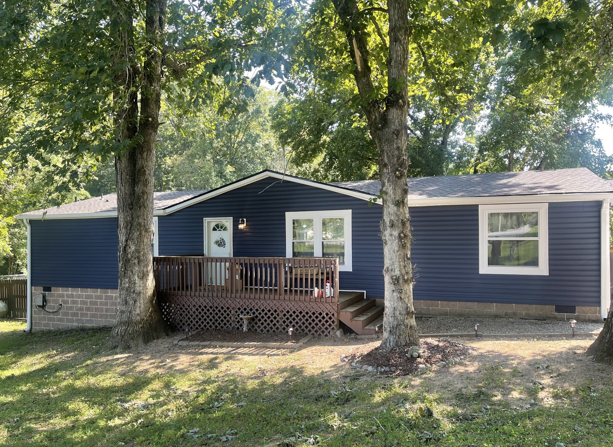 a view of house with a yard