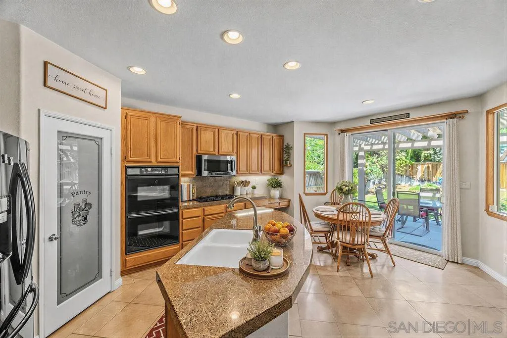 6874 Raspberry Court Corona, CA 92880 - Photo 5 of 23