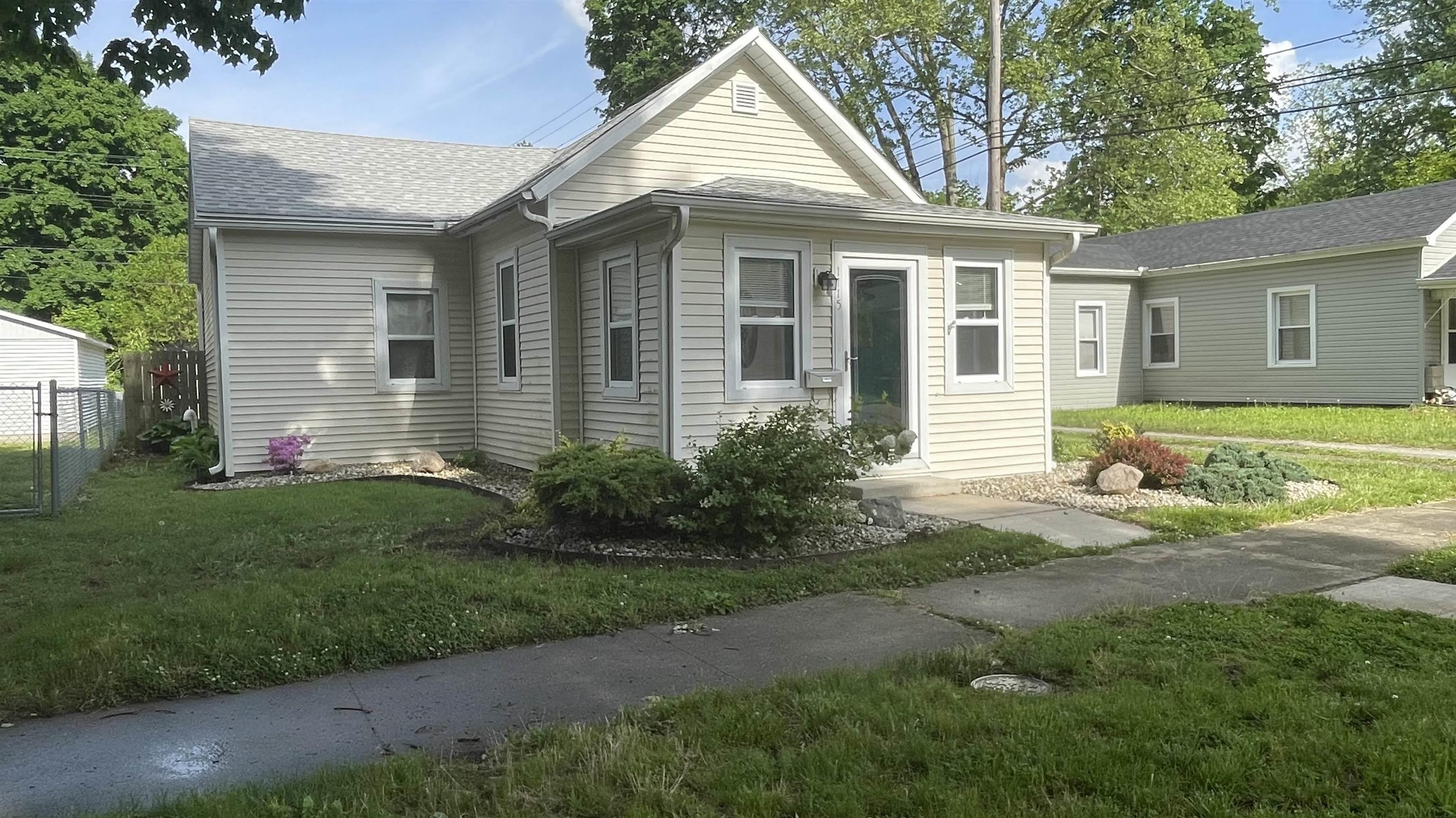 1115 Monroe Street Rochester, IN 46975 - Photo 1 of 19
