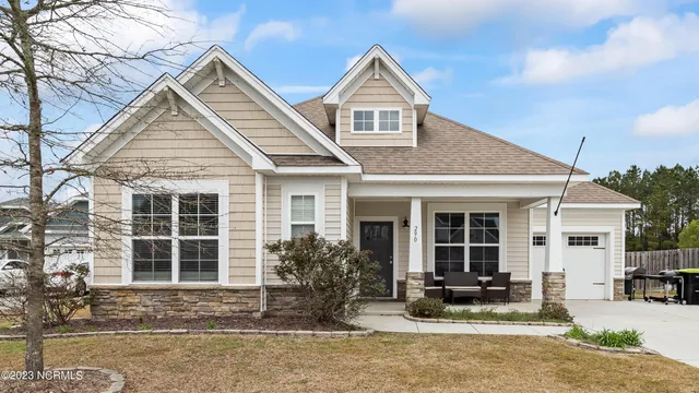 $1,700 | 290 Southwest Plantation Drive, Maple Hill, NC 28454