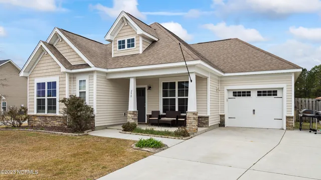 $1,700 | 290 Southwest Plantation Drive, Maple Hill, NC 28454